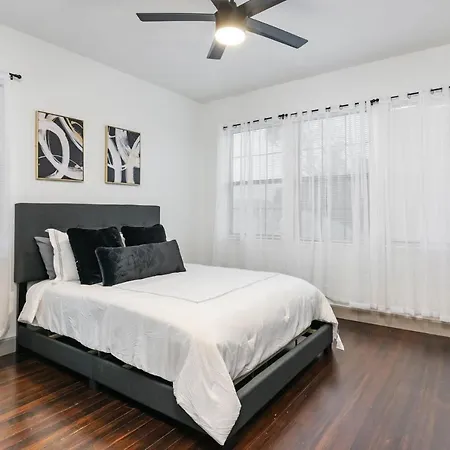 Chic Comforts In Tobin. Appartement